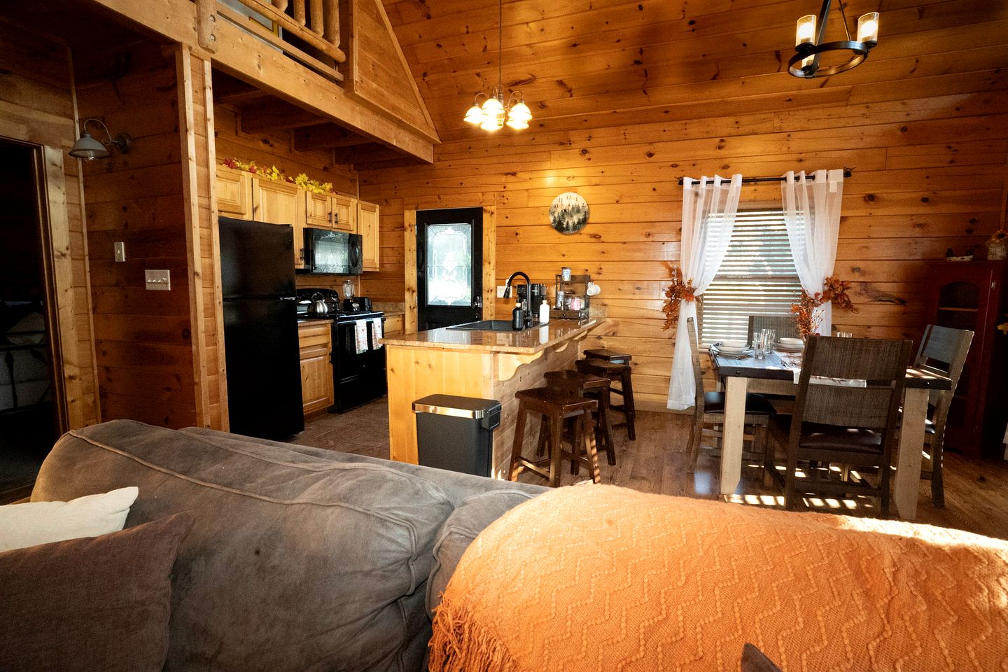 Cozy Rustic Cabin for a Smoky Mountain Getaway in Pigeon Forge, Tennessee