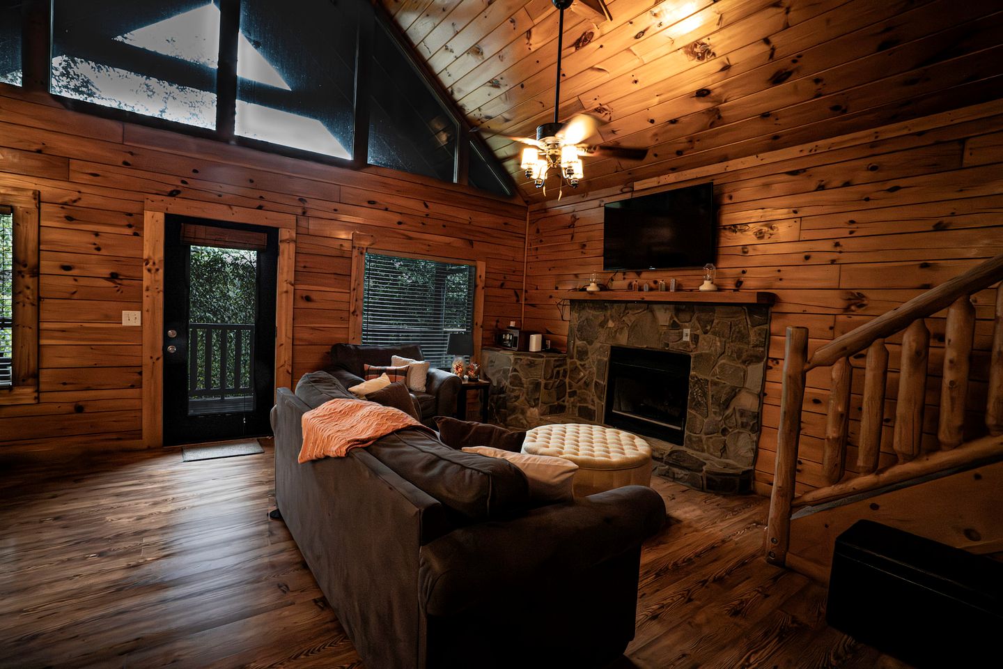 Cozy Rustic Cabin for a Smoky Mountain Getaway in Pigeon Forge, Tennessee