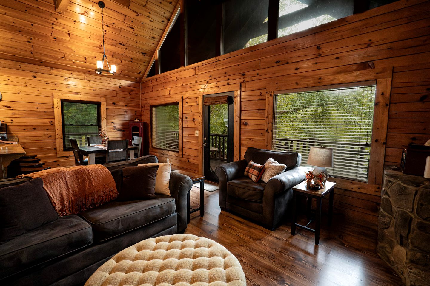 Cozy Rustic Cabin for a Smoky Mountain Getaway in Pigeon Forge, Tennessee