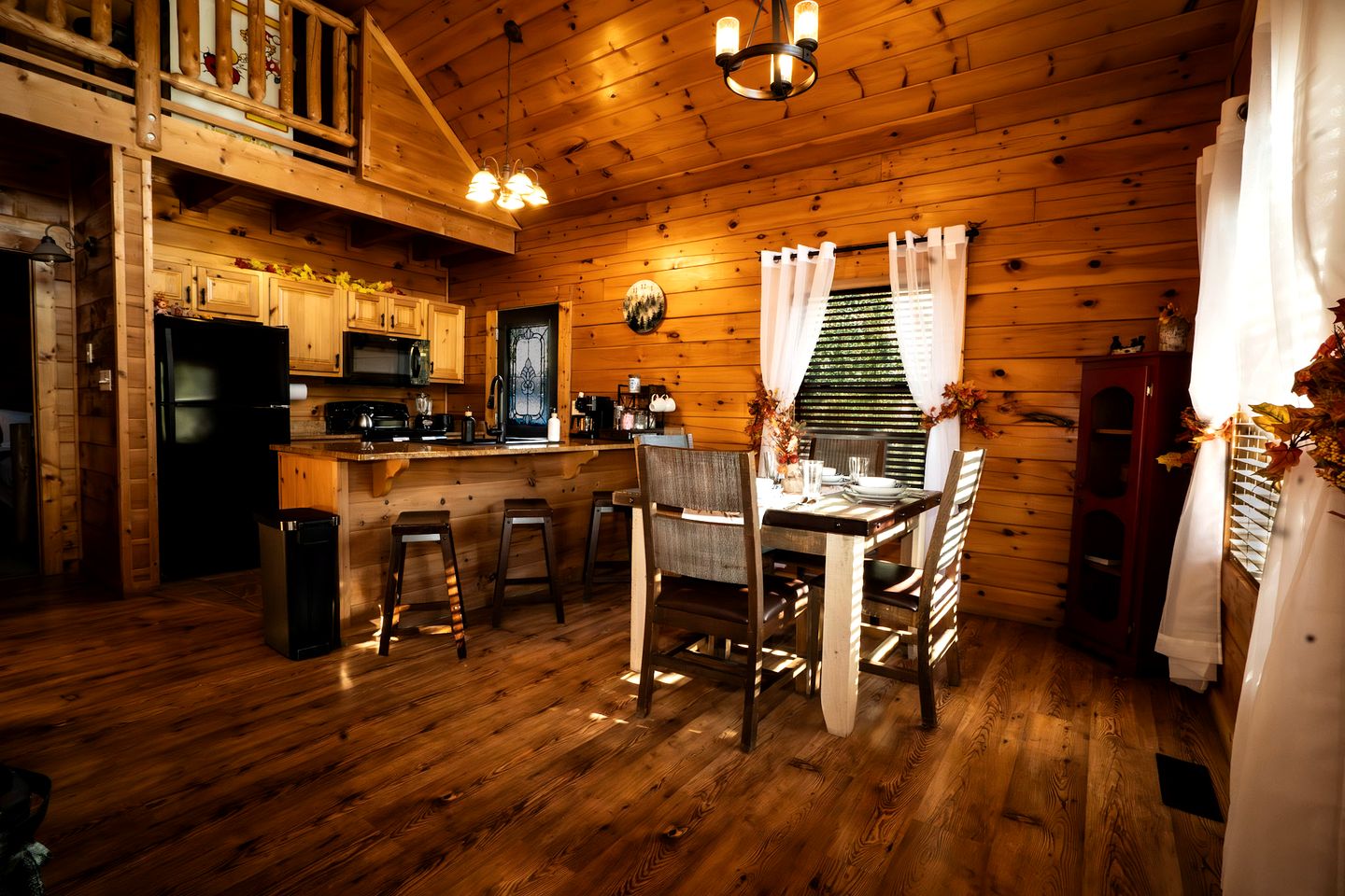 Cozy Rustic Cabin for a Smoky Mountain Getaway in Pigeon Forge, Tennessee
