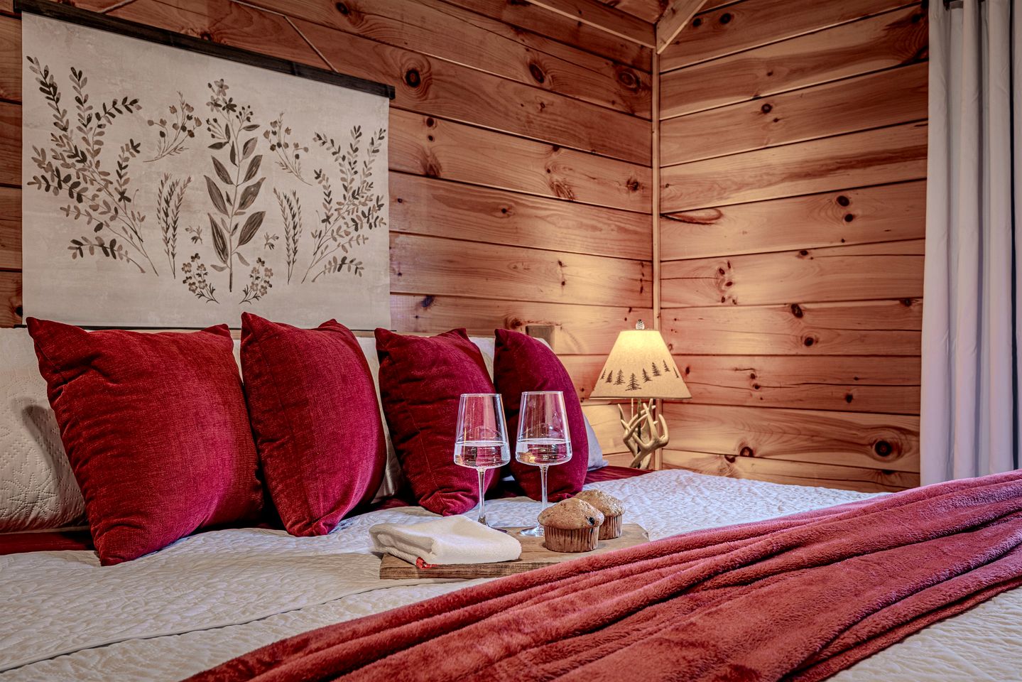 Cozy Rustic Cabin for a Smoky Mountain Getaway in Pigeon Forge, Tennessee