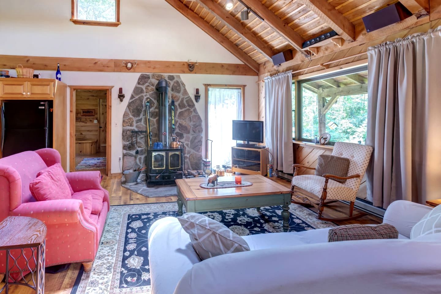 Warm & Inviting Cabin Retreat Perfect for Year-Round Escapes in Denver, New York