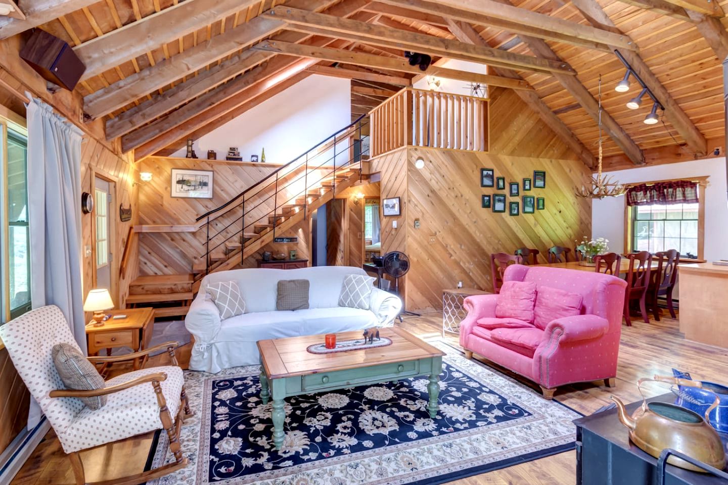 Warm & Inviting Cabin Retreat Perfect for Year-Round Escapes in Denver, New York