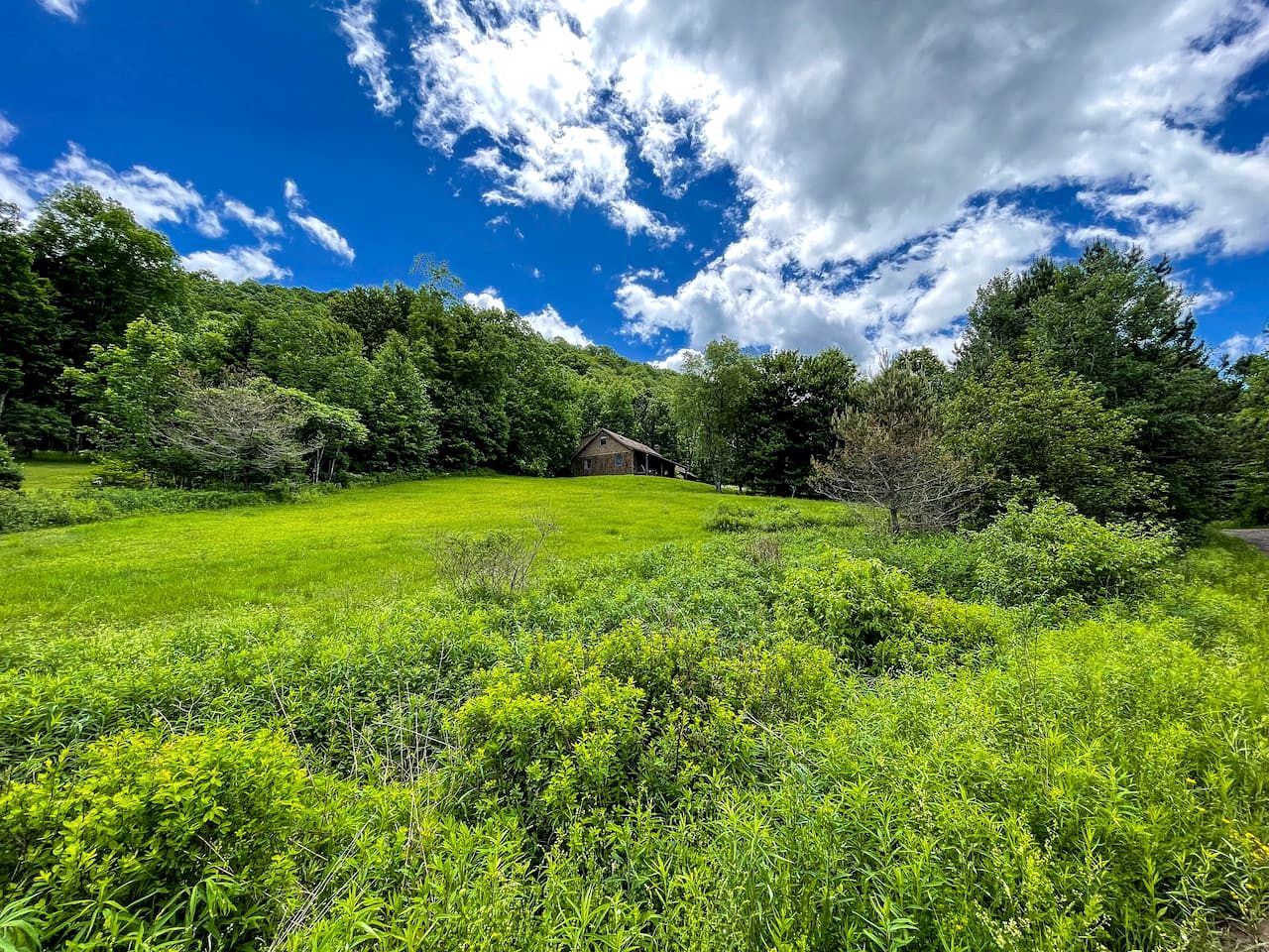 Warm & Inviting Cabin Retreat Perfect for Year-Round Escapes in Denver, New York