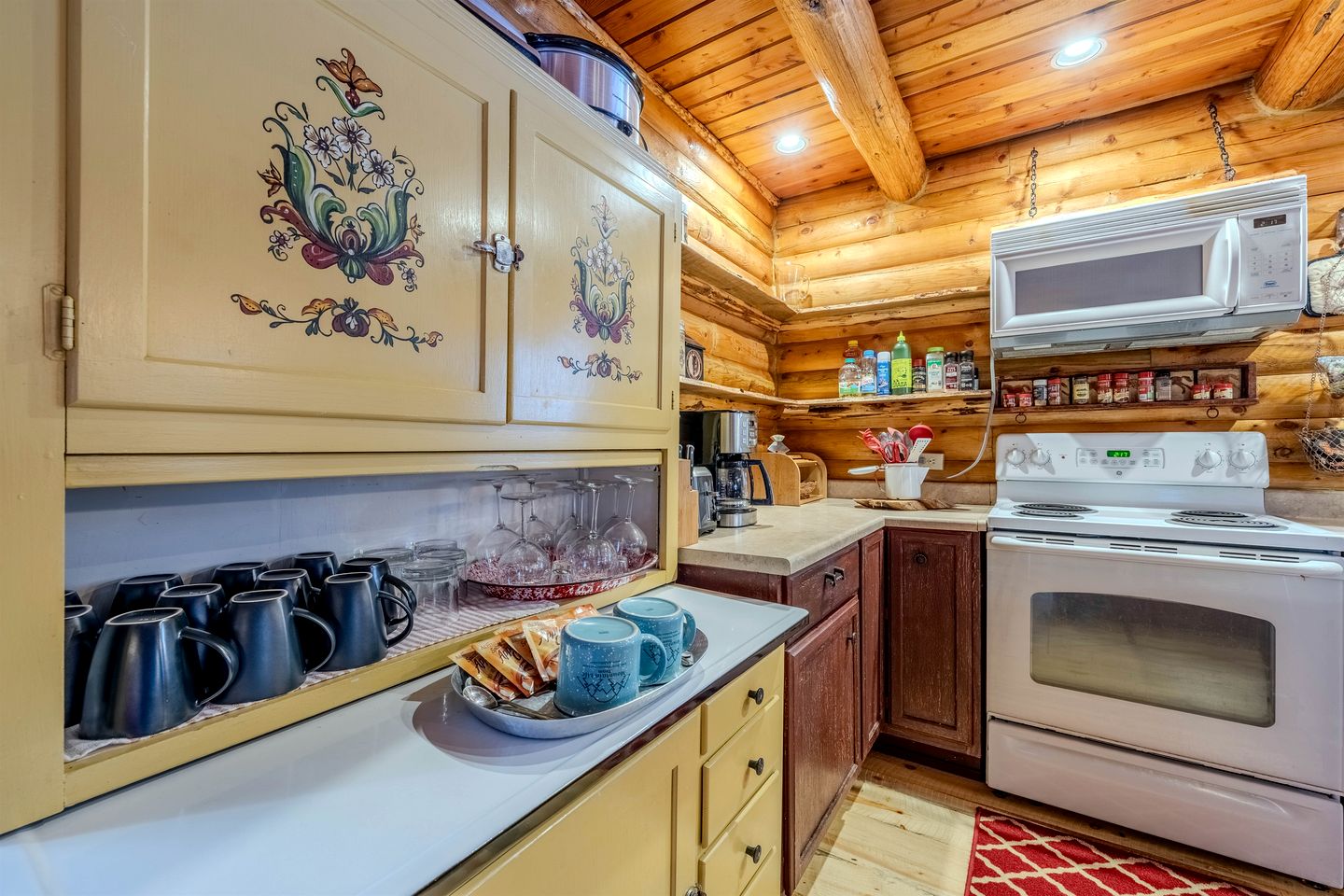 Cozy Rustic Log Cabin with Trails & Wildlife Near Yellowstone, Island Park Idaho