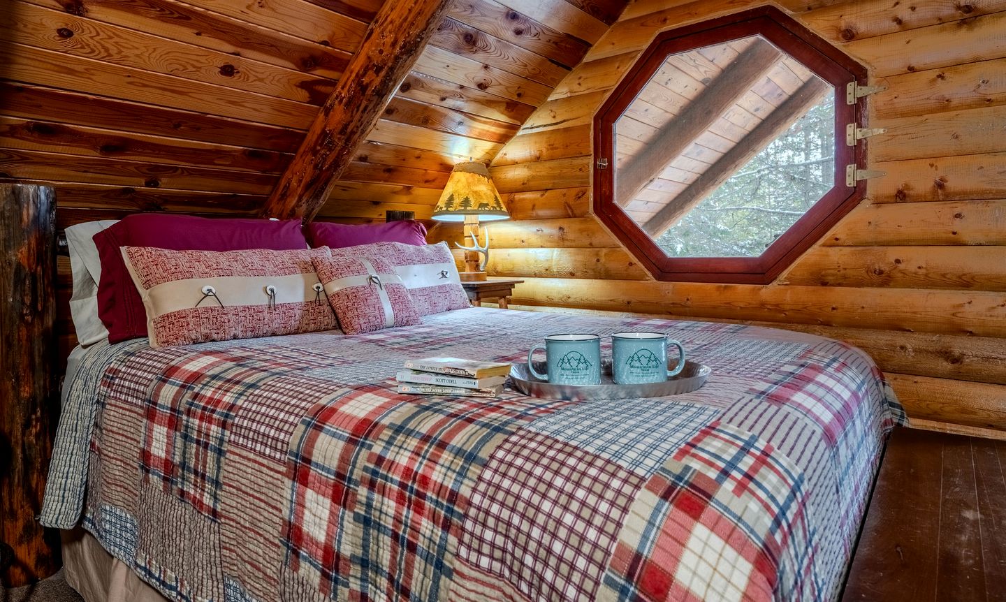 Cozy Rustic Log Cabin with Trails & Wildlife Near Yellowstone, Island Park Idaho