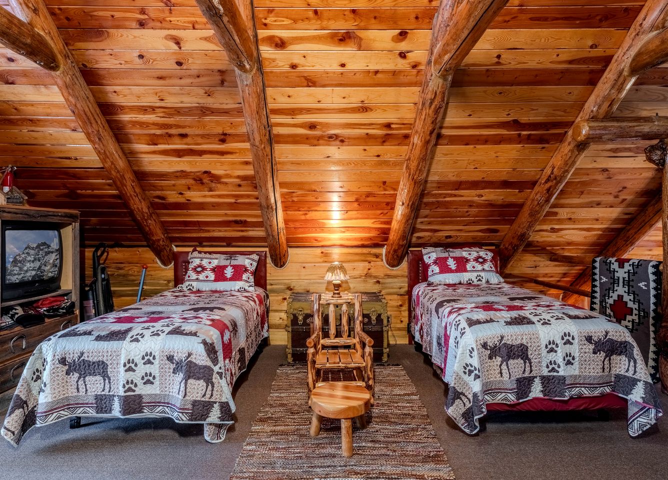 Cozy Rustic Log Cabin with Trails & Wildlife Near Yellowstone, Island Park Idaho