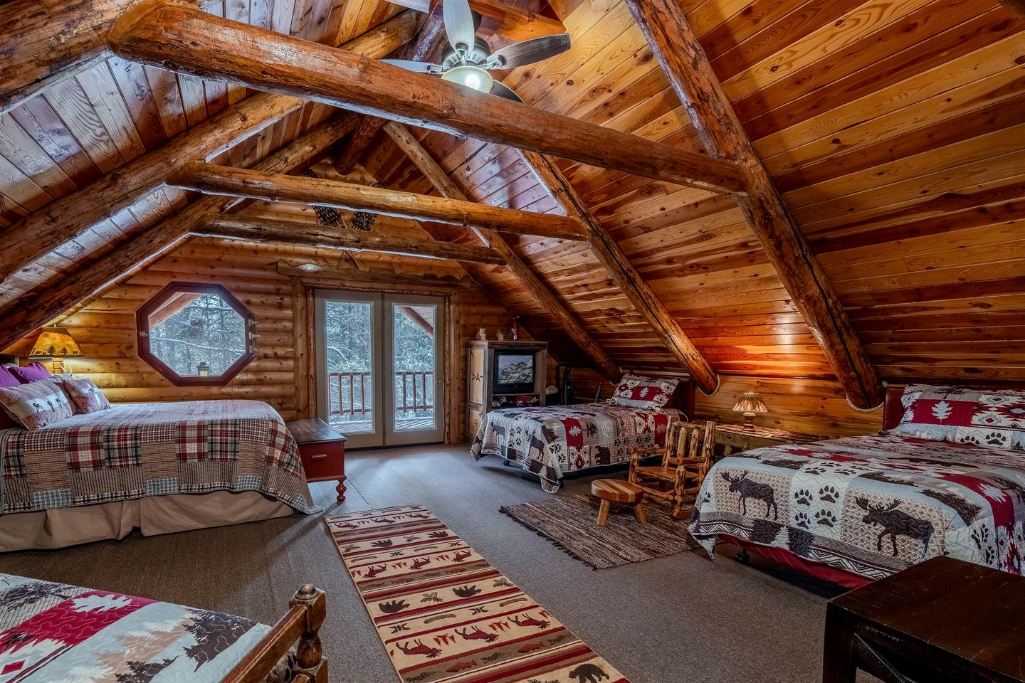 Cozy Rustic Log Cabin with Trails & Wildlife Near Yellowstone, Island Park Idaho