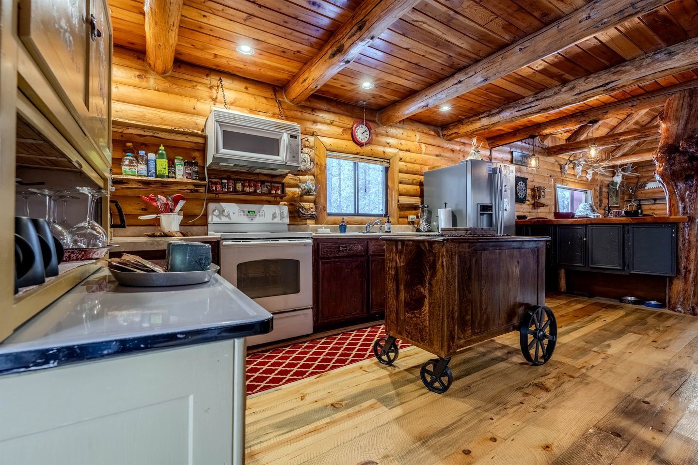 Cozy Rustic Log Cabin with Trails & Wildlife Near Yellowstone, Island Park Idaho