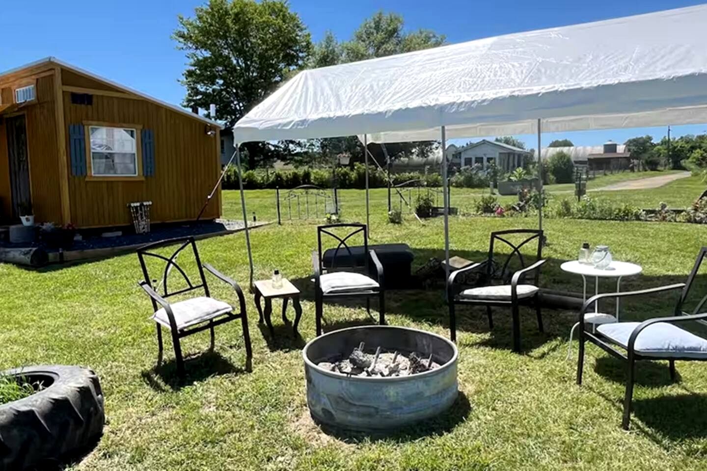 Cozy Safari Tent with Barbecue and Fire Pit in Mount Jackson, Virginia