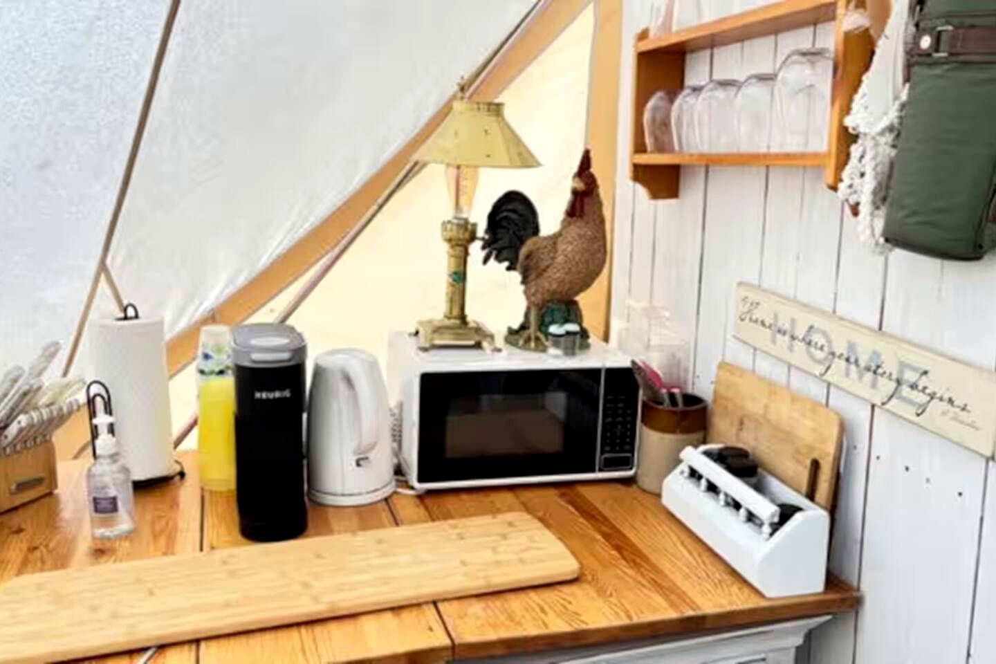 Cozy Safari Tent with Barbecue and Fire Pit in Mount Jackson, Virginia