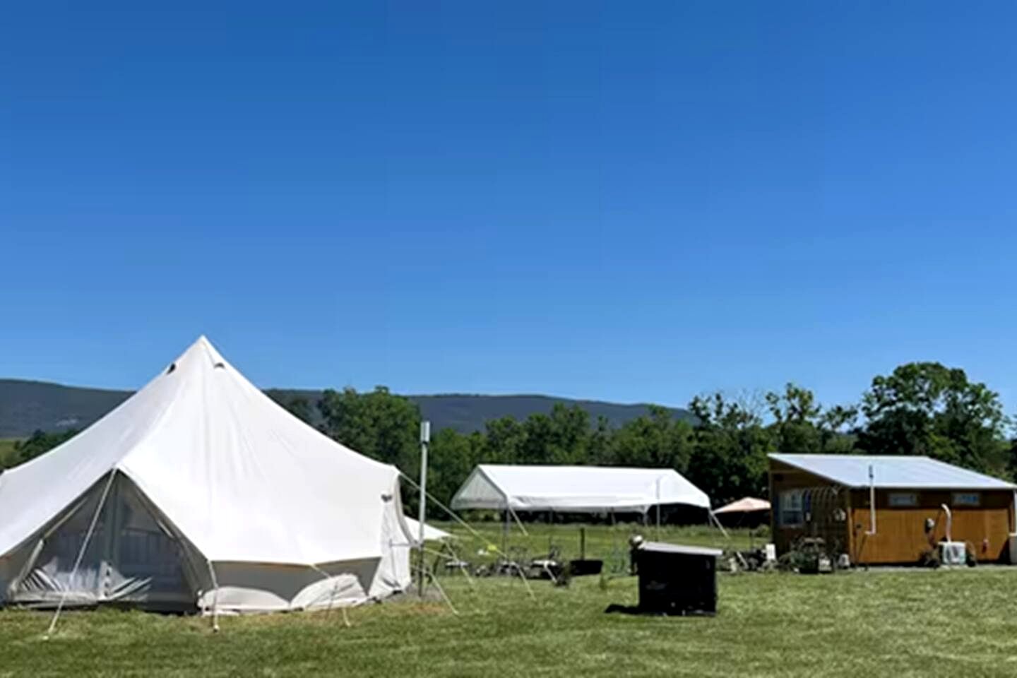 Cozy Safari Tent with Barbecue and Fire Pit in Mount Jackson, Virginia