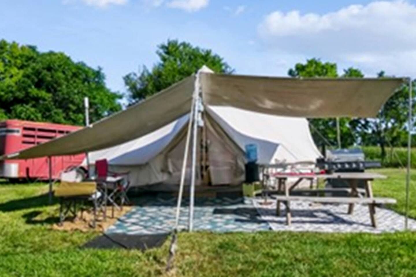 Cozy Safari Tent with Barbecue and Fire Pit in Mount Jackson, Virginia