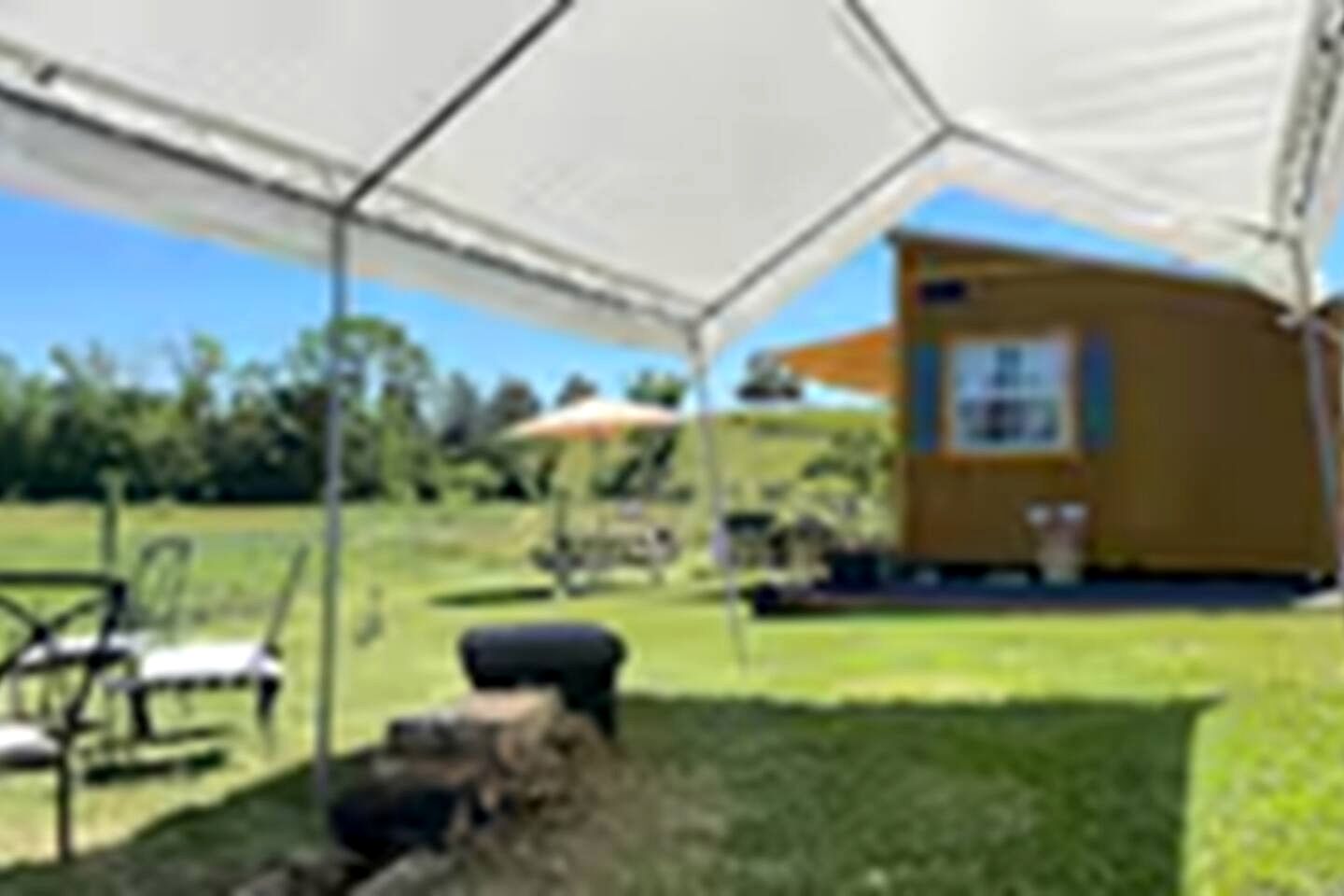 Cozy Safari Tent with Barbecue and Fire Pit in Mount Jackson, Virginia