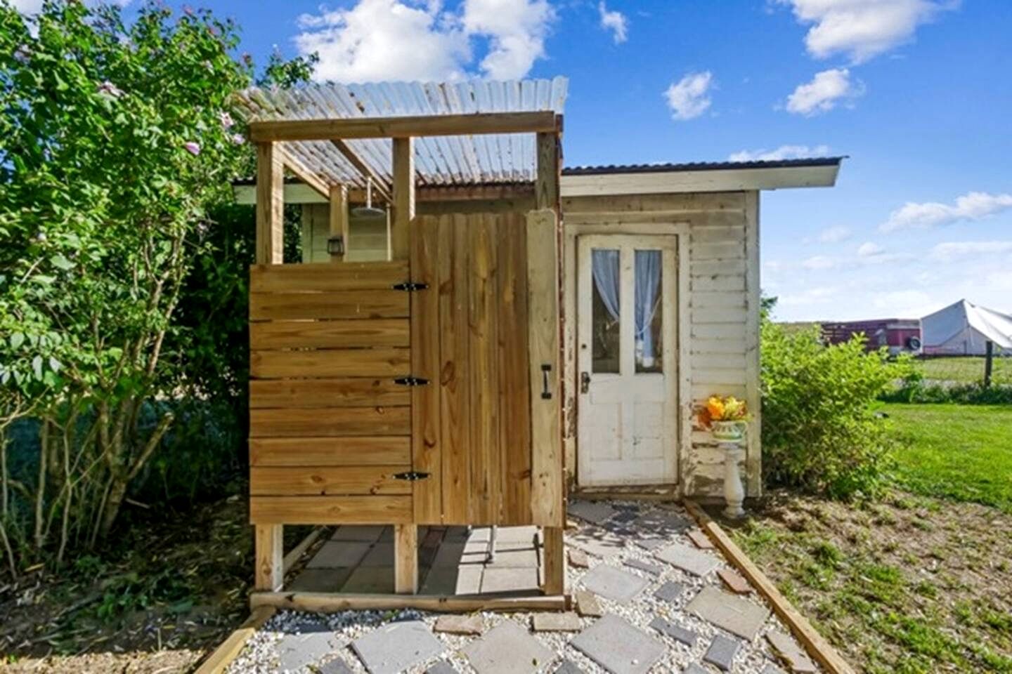 Cozy Safari Tent with Barbecue and Fire Pit in Mount Jackson, Virginia