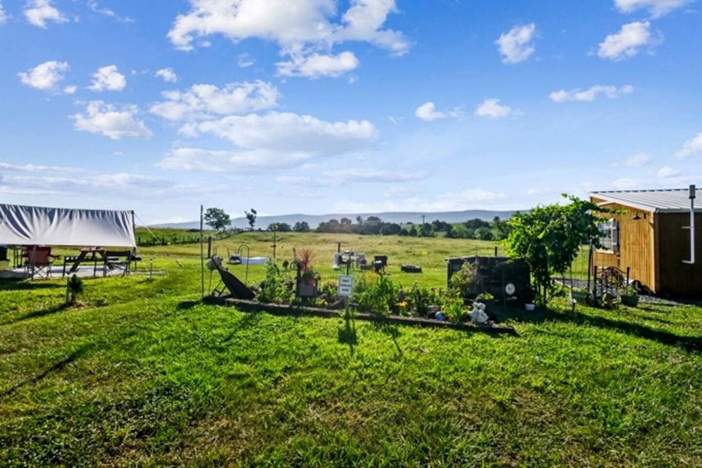 Cozy Safari Tent with Barbecue and Fire Pit in Mount Jackson, Virginia