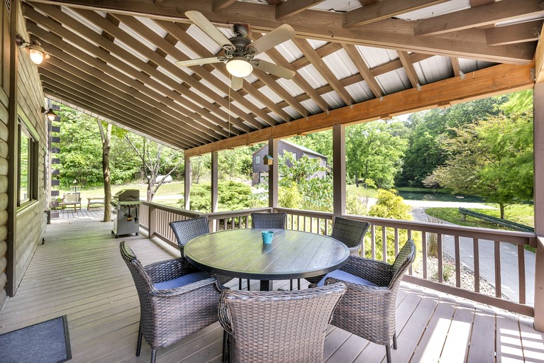 Cabins (United States of America, Sarahsville, Ohio)