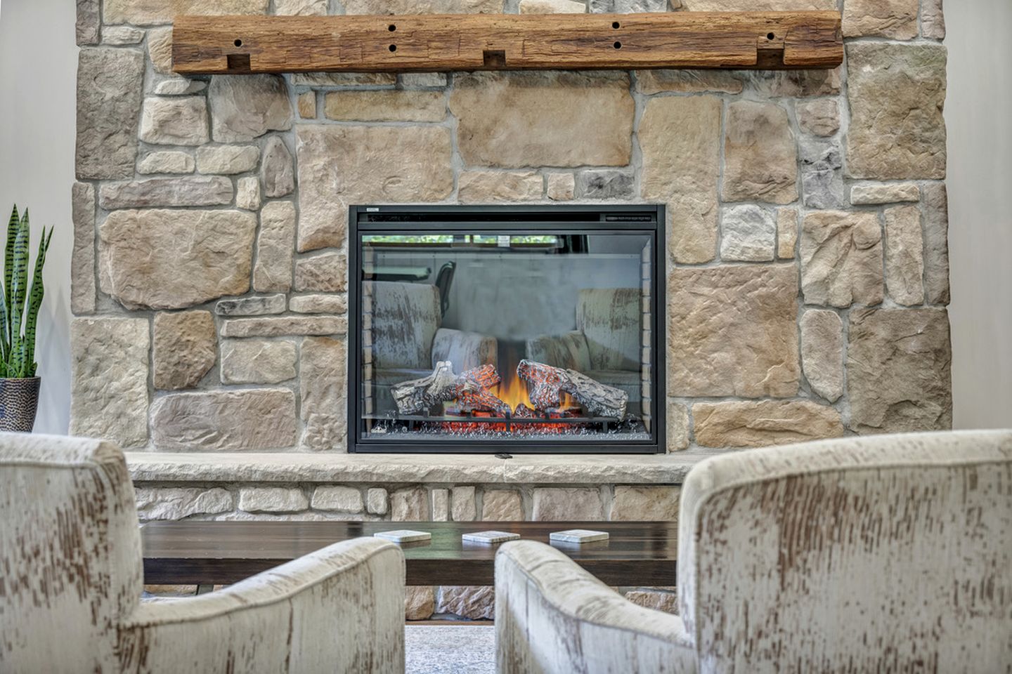 Cozy Secluded Cabin with Games and Hot-tub in Sarahsville, Ohio