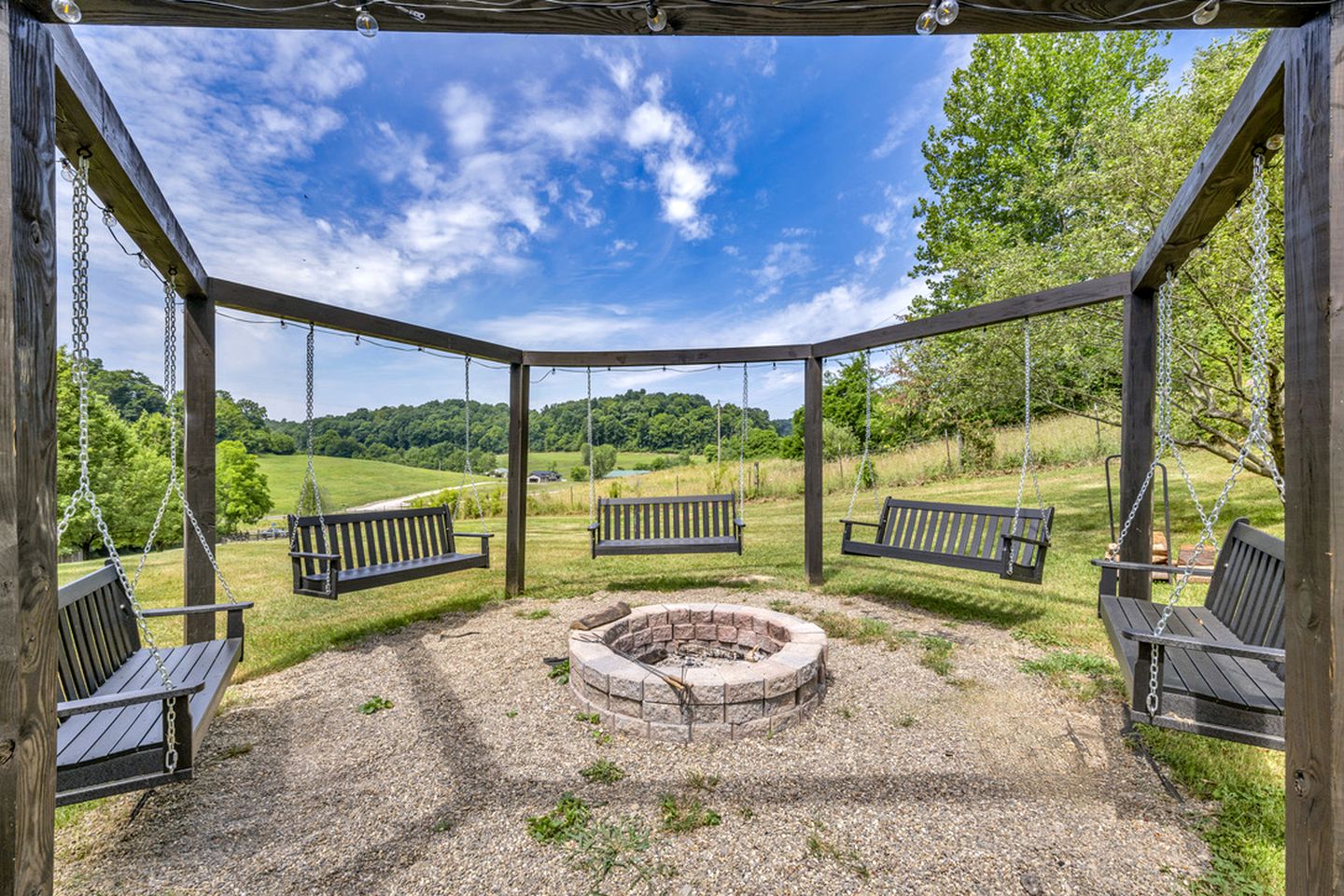 Cozy Secluded Cabin with Games and Hot-tub in Sarahsville, Ohio