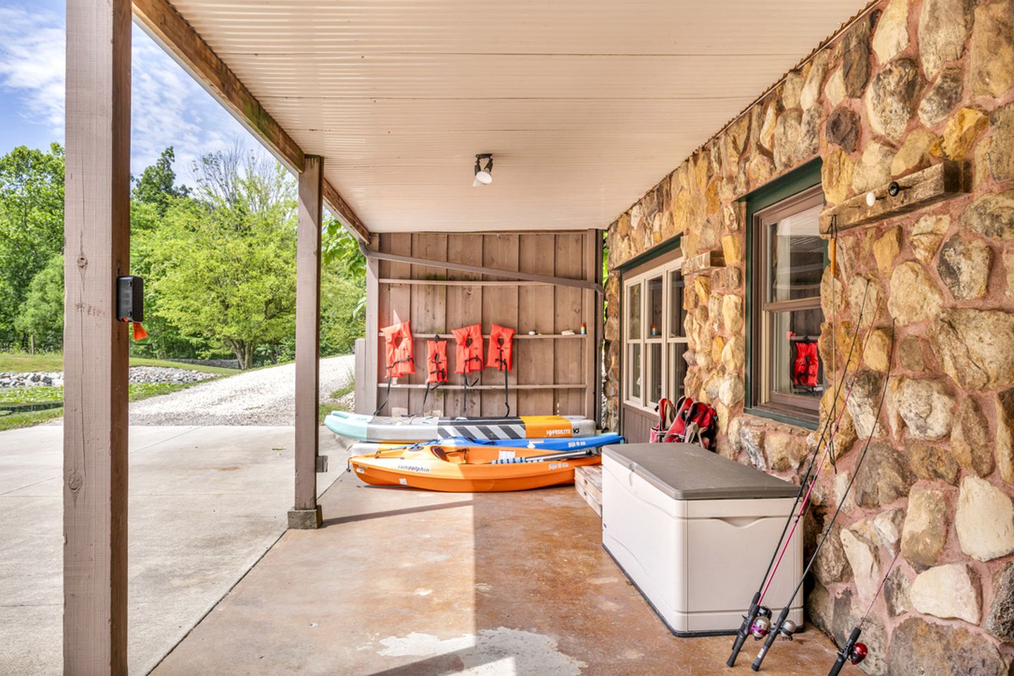 Cozy Secluded Cabin with Games and Hot-tub in Sarahsville, Ohio