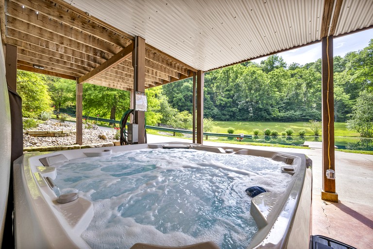 Cabins (United States of America, Sarahsville, Ohio)
