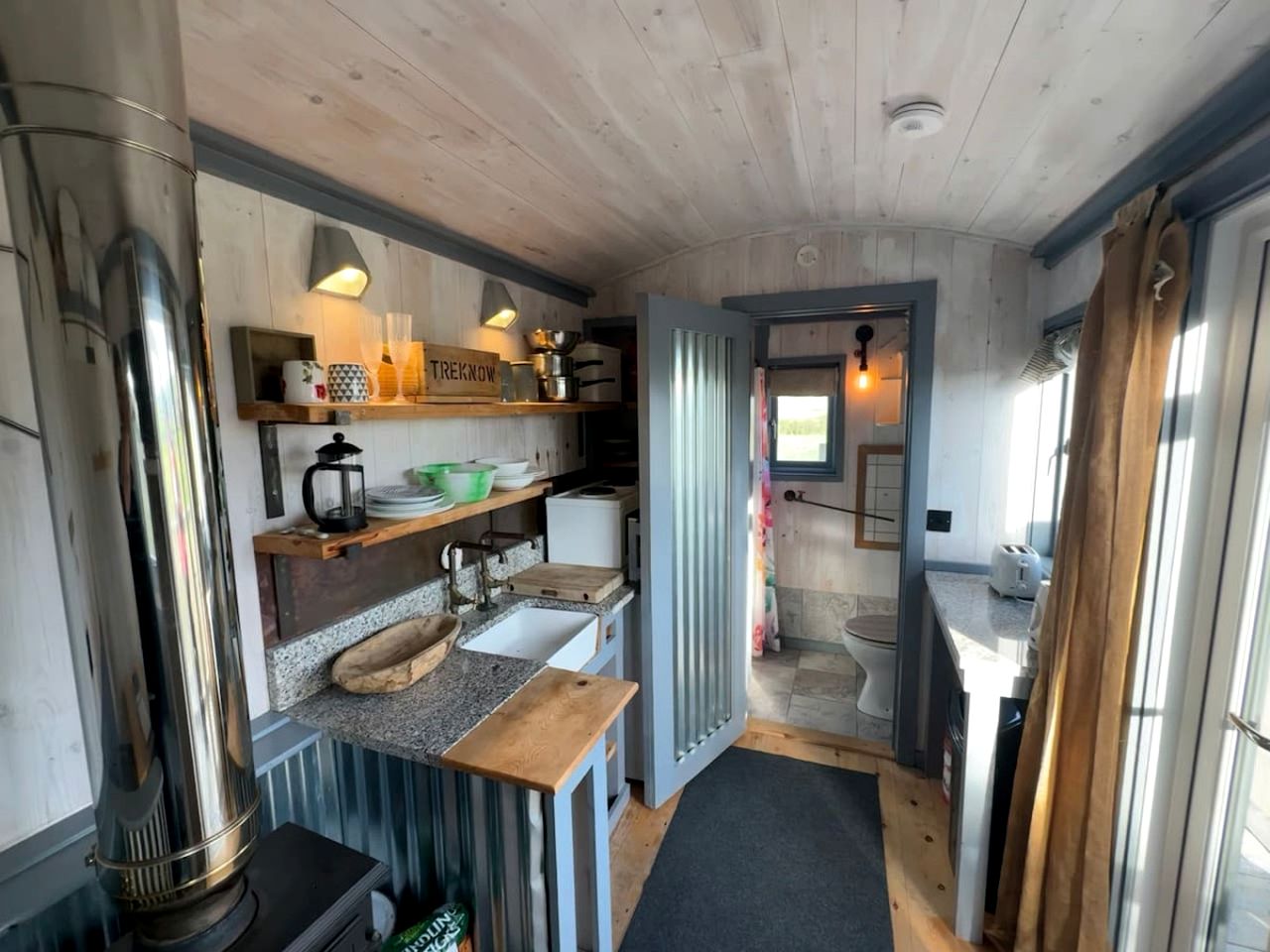 Cozy Secluded Cabin with Great Countryside Sights in Tregatta, England