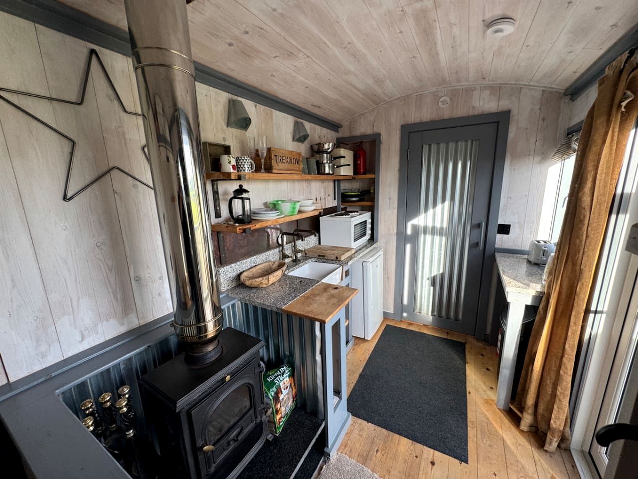 Cozy Secluded Cabin with Great Countryside Sights in Tregatta, England