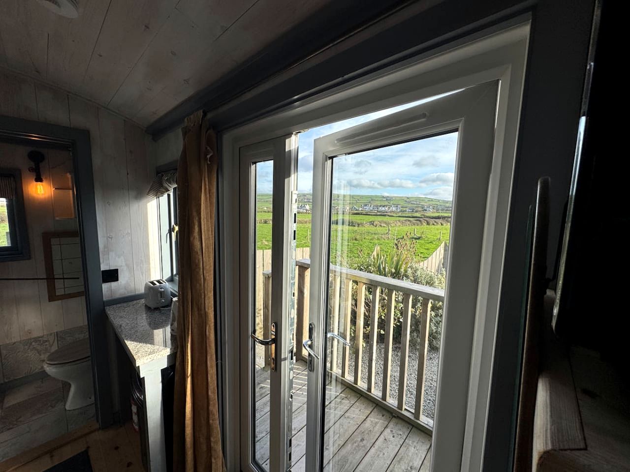 Cozy Secluded Cabin with Great Countryside Sights in Tregatta, England