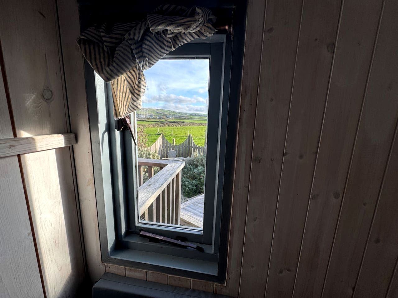 Cozy Secluded Cabin with Great Countryside Sights in Tregatta, England