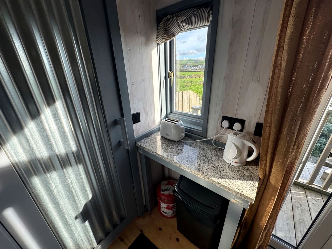 Cozy Secluded Cabin with Great Countryside Sights in Tregatta, England