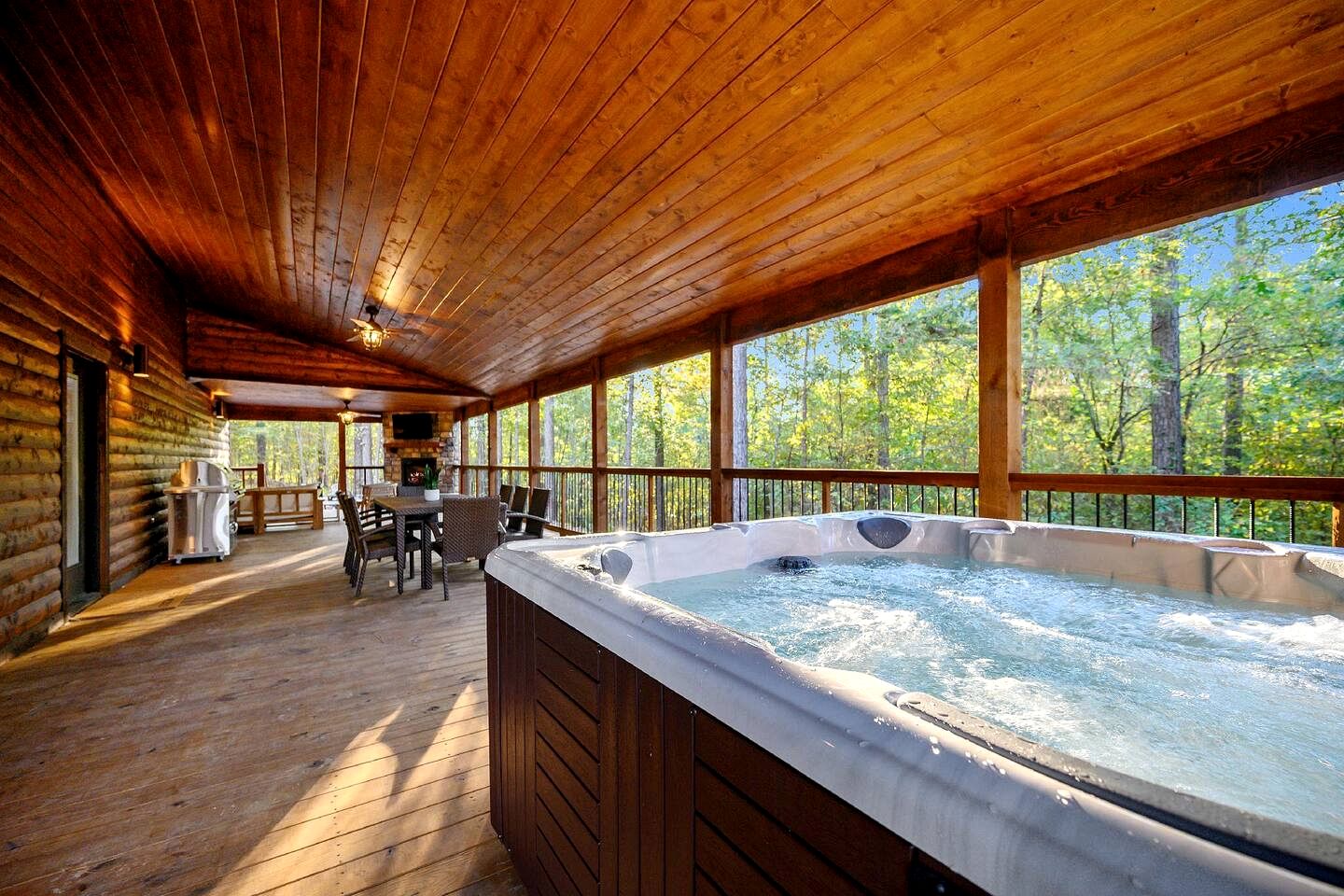 Cozy Secluded Cabin with Hot Tub in Broken Bow, Oklahoma