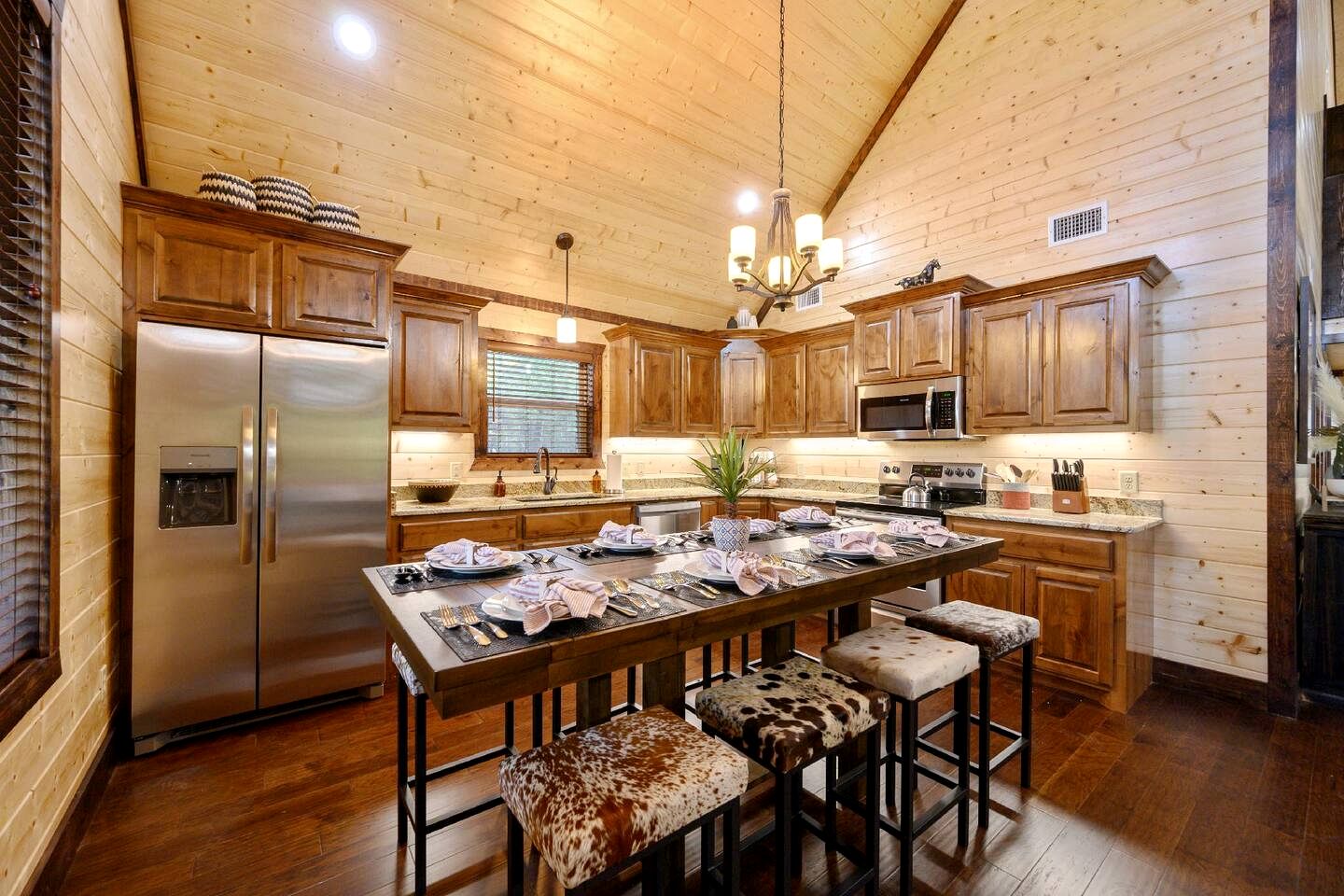 Cozy Secluded Cabin with Hot Tub in Broken Bow, Oklahoma