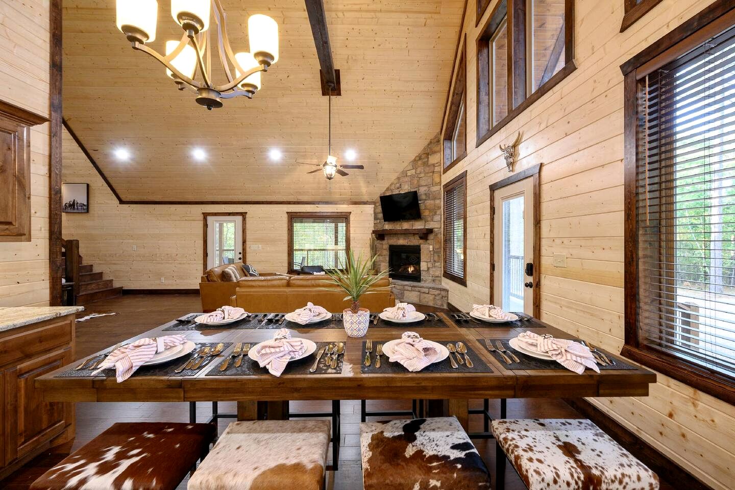Cozy Secluded Cabin with Hot Tub in Broken Bow, Oklahoma