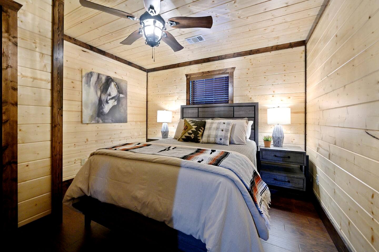 Cozy Secluded Cabin with Hot Tub in Broken Bow, Oklahoma