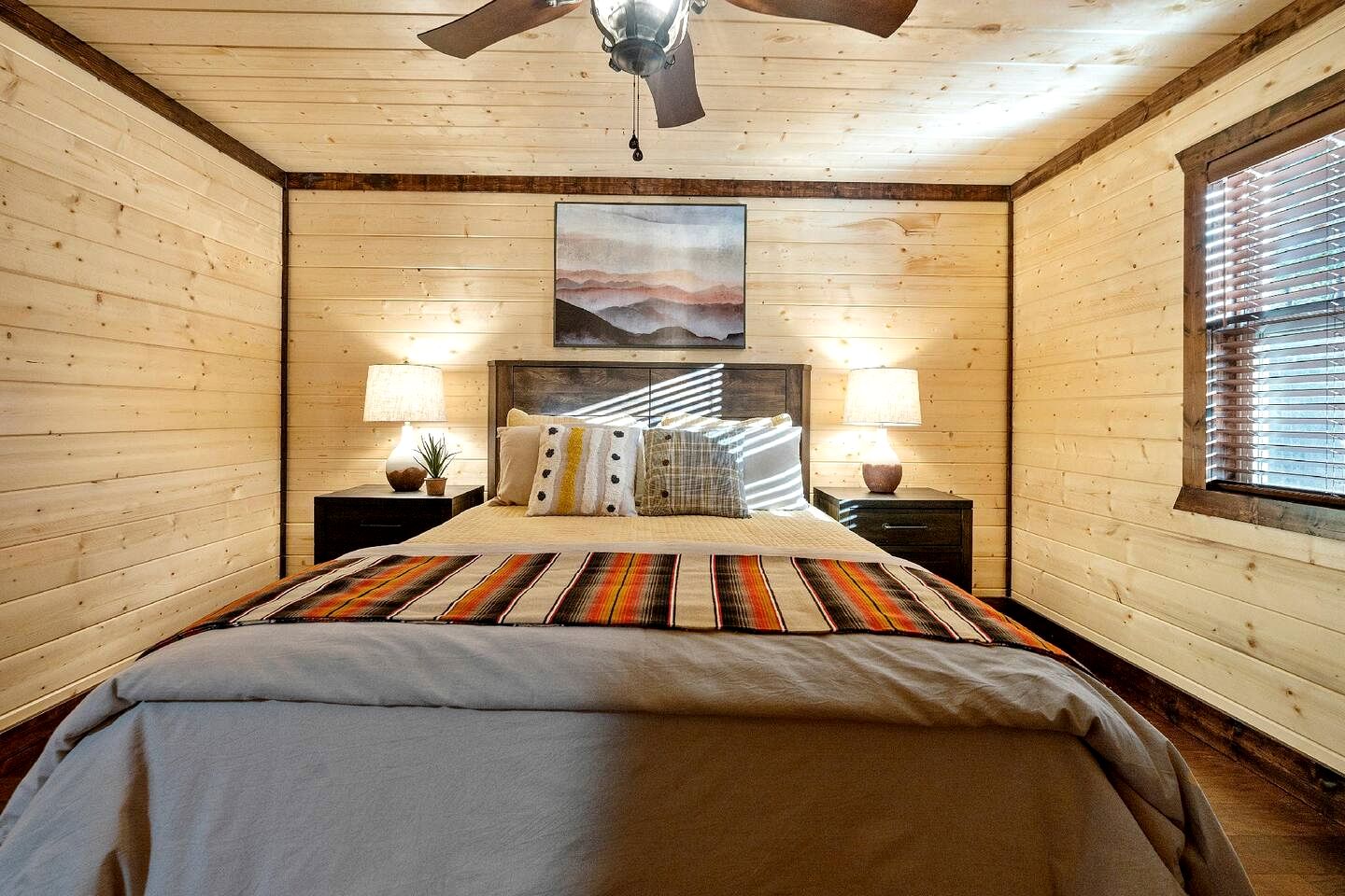 Cozy Secluded Cabin with Hot Tub in Broken Bow, Oklahoma