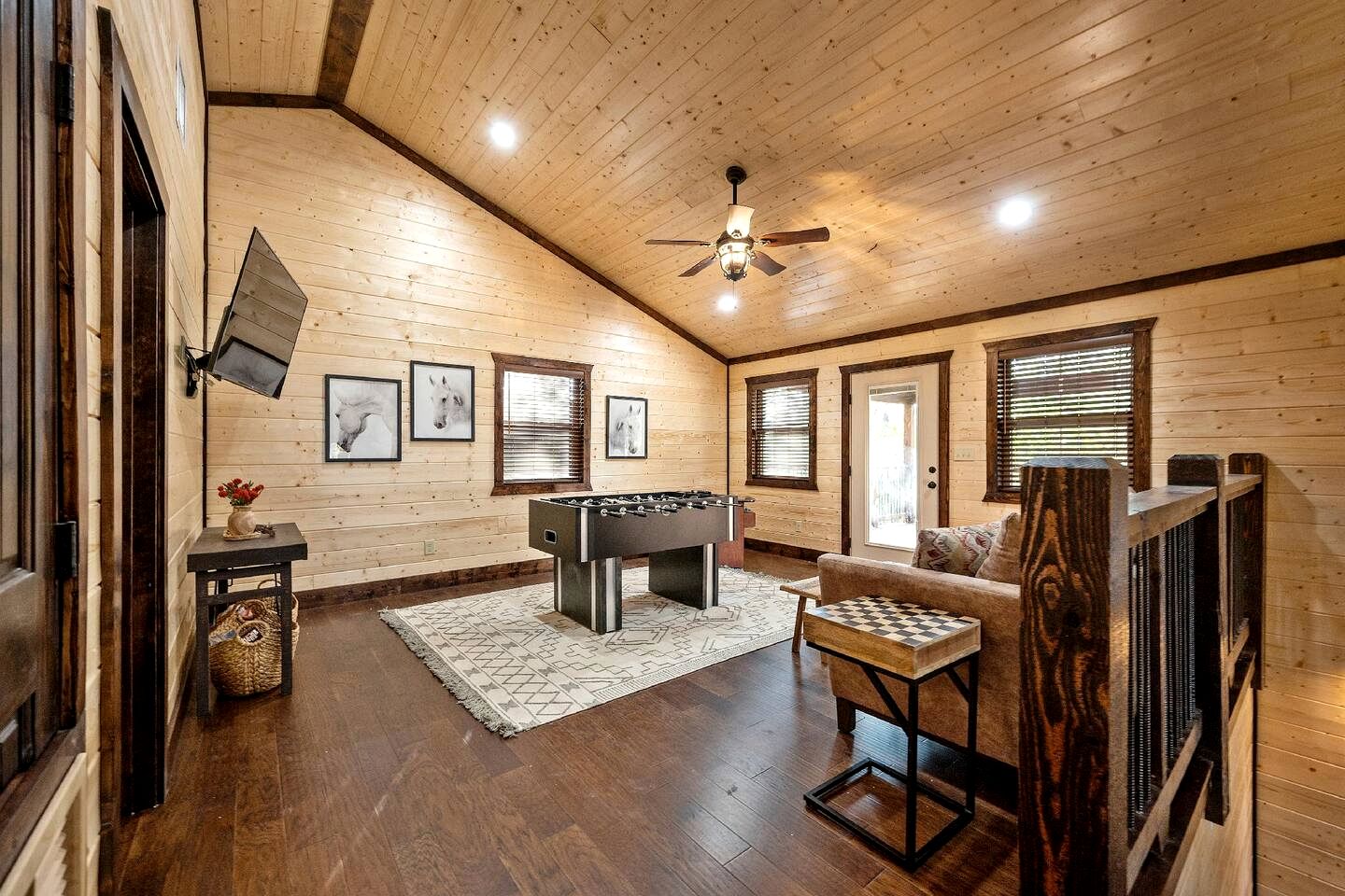 Cozy Secluded Cabin with Hot Tub in Broken Bow, Oklahoma
