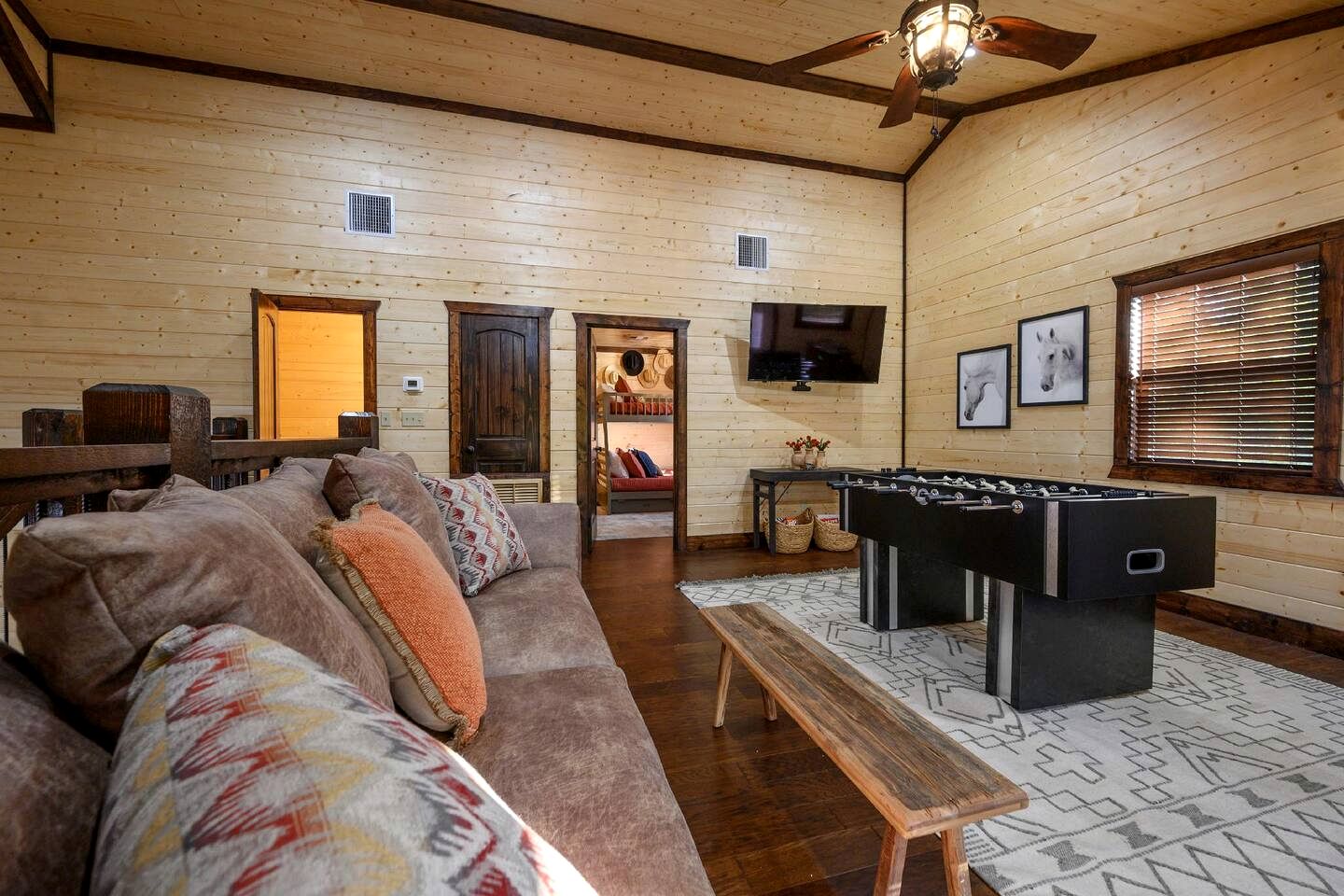 Cozy Secluded Cabin with Hot Tub in Broken Bow, Oklahoma