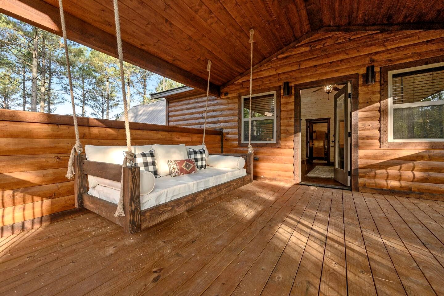 Cozy Secluded Cabin with Hot Tub in Broken Bow, Oklahoma