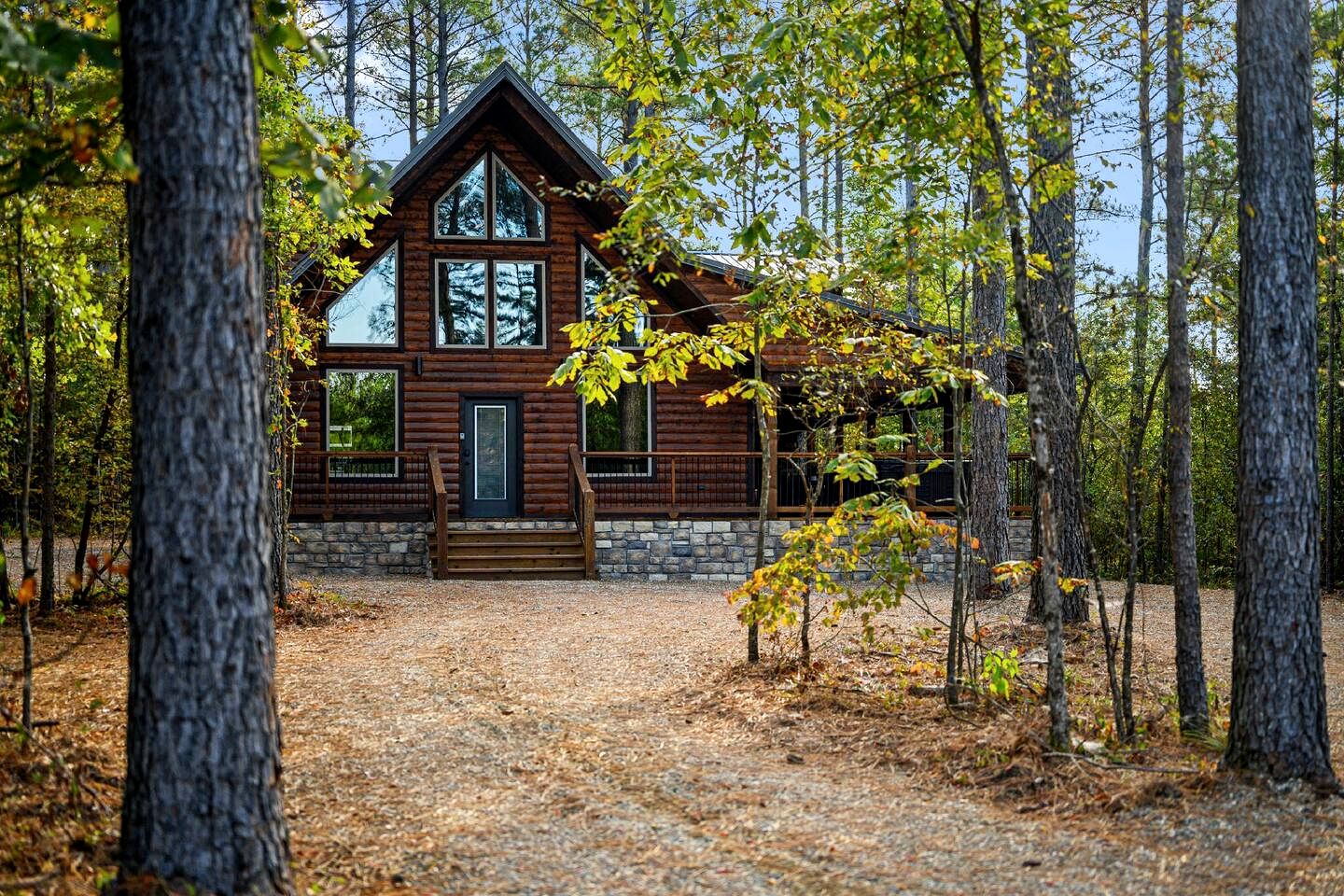 Cozy Secluded Cabin with Hot Tub in Broken Bow, Oklahoma