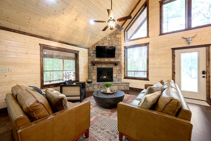 Cozy Secluded Cabin with Hot Tub in Broken Bow, Oklahoma - Photo 3