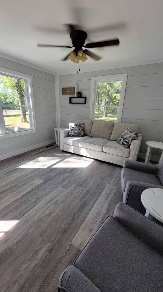 Cozy Secluded Cabin near Owensville, Missouri - Ideal for a Relaxing Glamping Getaway with Your Loved One