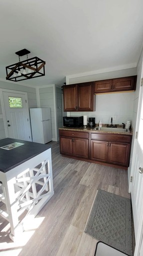 Cabins (United States of America, Canaan Township, Missouri)