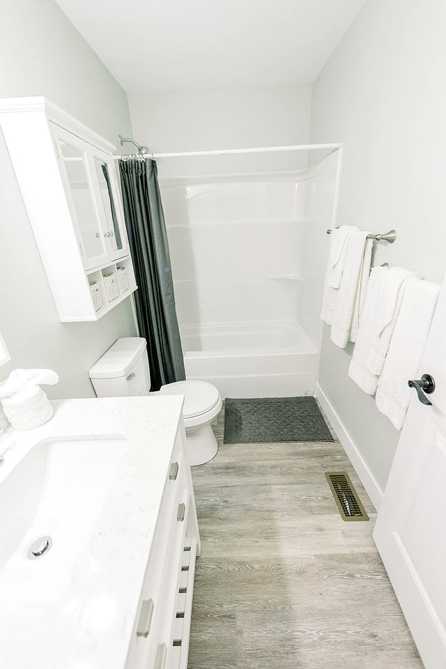 Cozy Secluded Cabin near Owensville, Missouri - Ideal for a Relaxing Glamping Getaway with Your Loved One