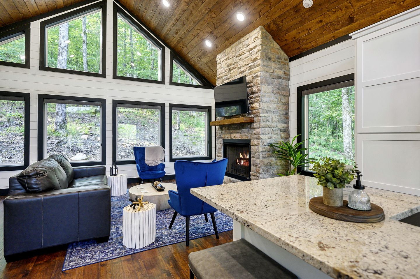 Cozy Secluded Couples Cabin in Broken Bow, Oklahoma