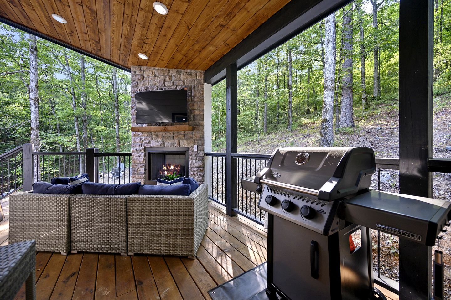 Cozy Secluded Couples Cabin in Broken Bow, Oklahoma