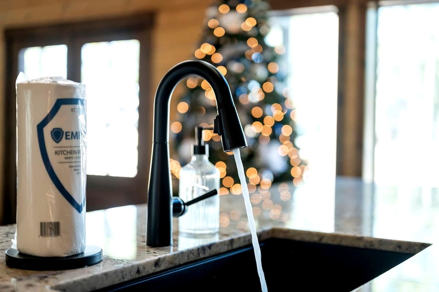 Secluded Luxury Cabin with Hot Tub, Game Room & Fireplace Near Broken Bow Lake & Hochatown, Broken Bow OK