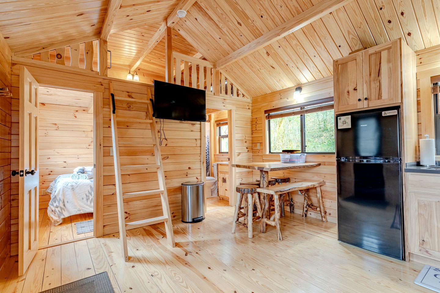 Cozy Stargazing Cabin with Hot Tub near Red River Gorge in Estill County, Kentucky