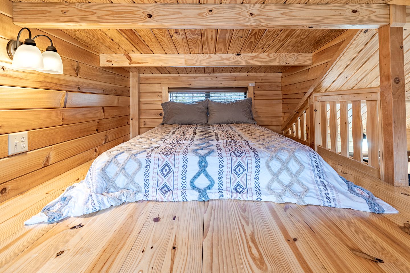 Cozy Stargazing Cabin with Hot Tub near Red River Gorge in Estill County, Kentucky