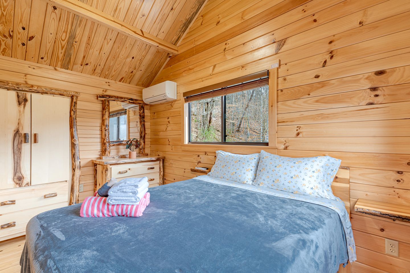 Cozy Stargazing Cabin with Hot Tub near Red River Gorge in Estill County, Kentucky
