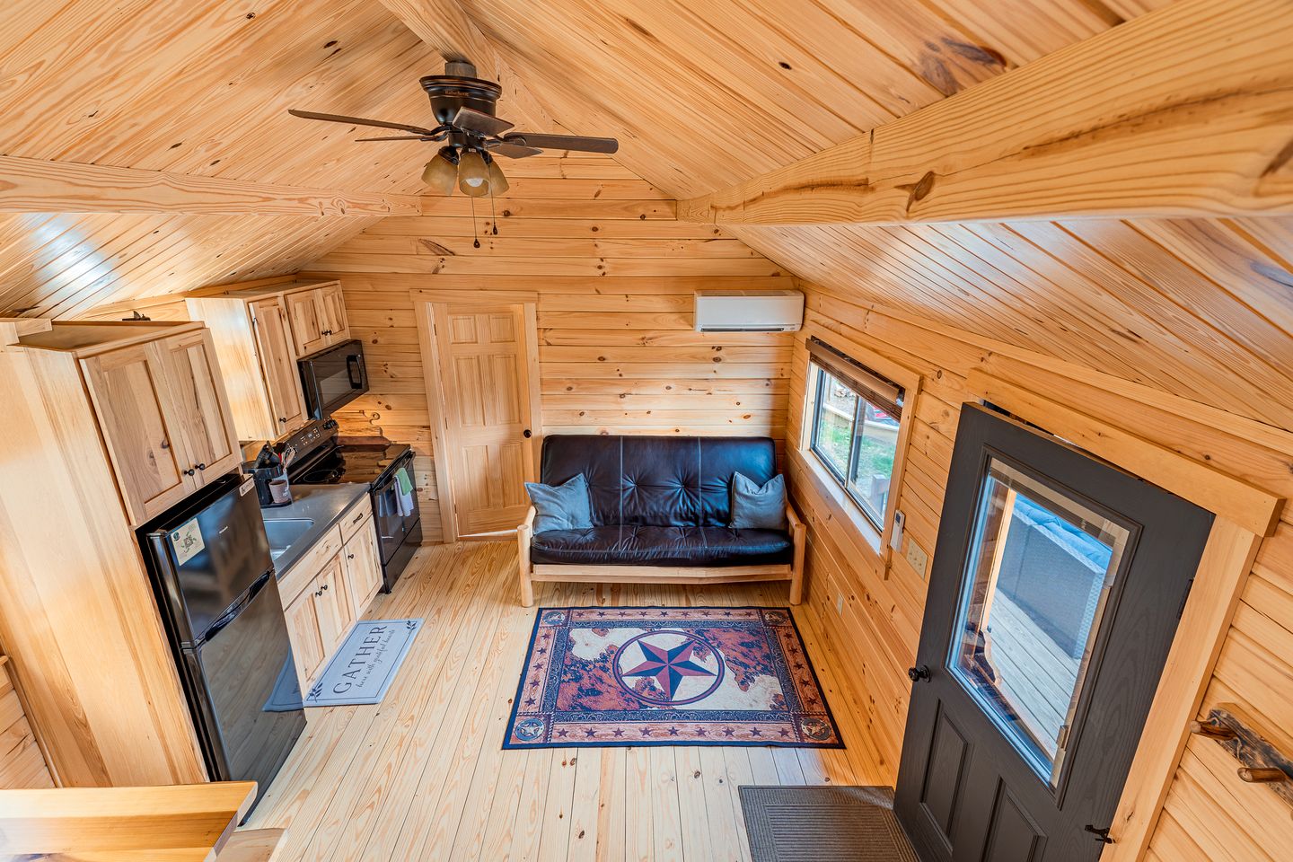 Cozy Stargazing Cabin with Hot Tub near Red River Gorge in Estill County, Kentucky
